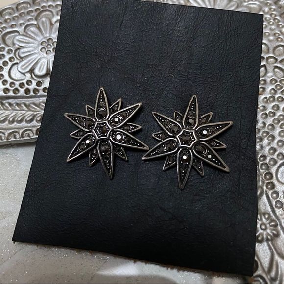 RAWLUXE Jewelry - STAR FLOWER SHAPED SILVER & GUNMETAL TONE EARRINGS WITH MARCASITE STONES NIB